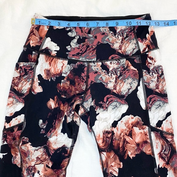 Victoria’s Secret Sport Black Rose Tease Floral Knockout Leggings Yoga Pants - Picture 6 of 13